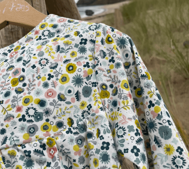 Blouse semi de fleurs 
